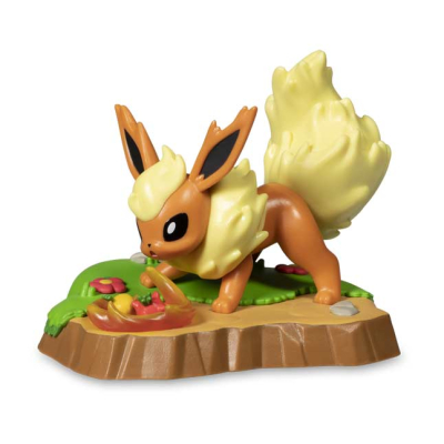 Pokemon center An Afternoon with Eevee & Friends: Flareon Figure by Funko