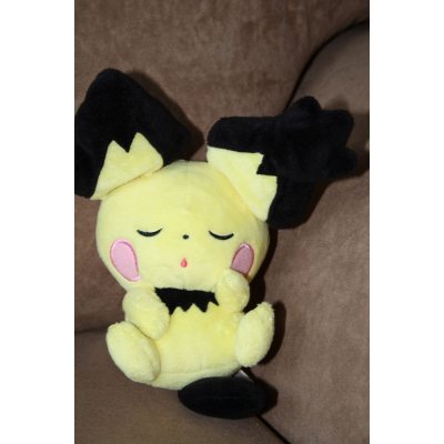 Officiële Pokemon center knuffel slapende Notched Ear Pichu +/- 18cm pokedoll